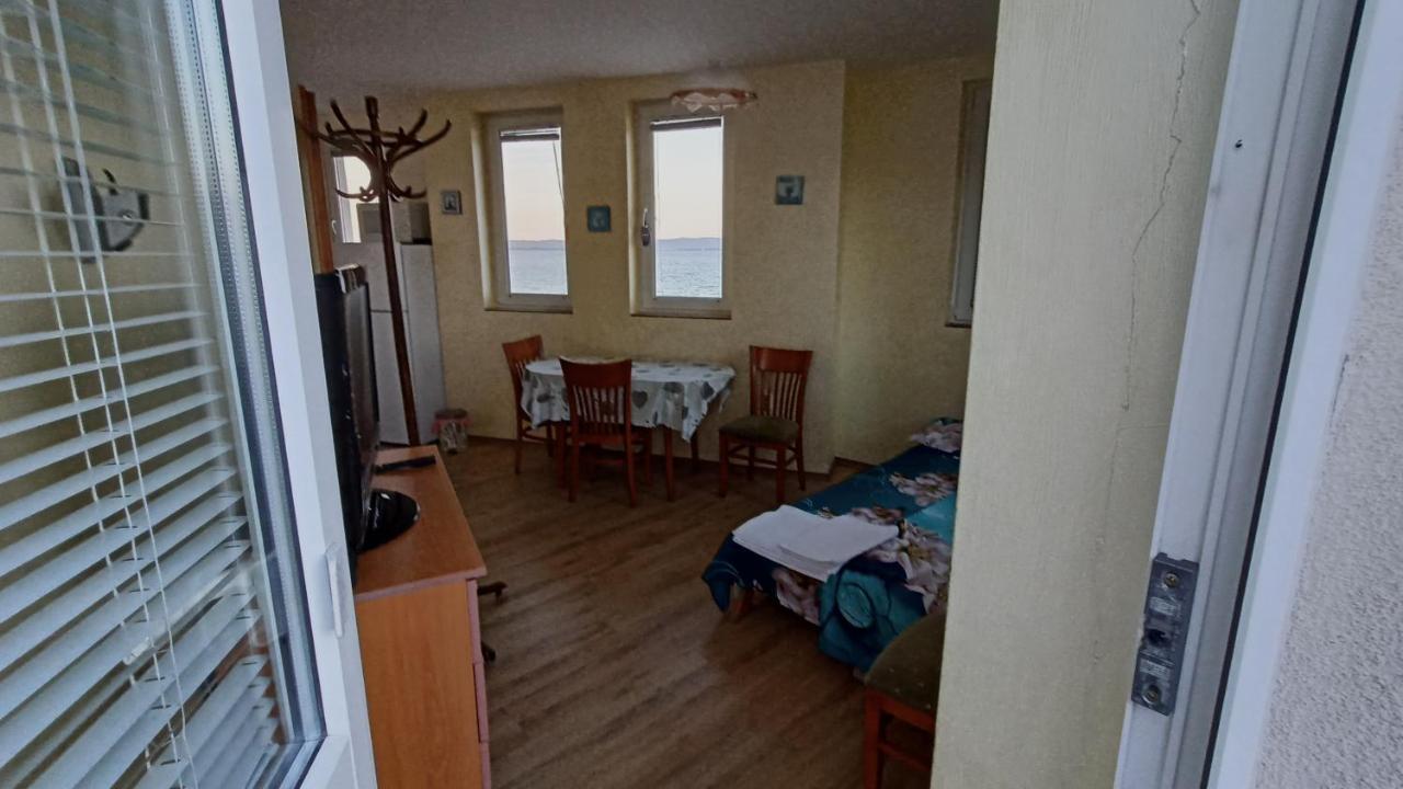 Nikolovi Home Apartments Pomorie Exterior photo