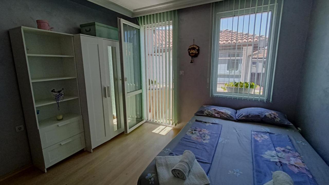 Nikolovi Home Apartments Pomorie Exterior photo